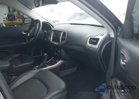 2018 Jeep Compass Latitude 4X4 из США, поврежденный, VIN 3C4NJDBB5JT161425